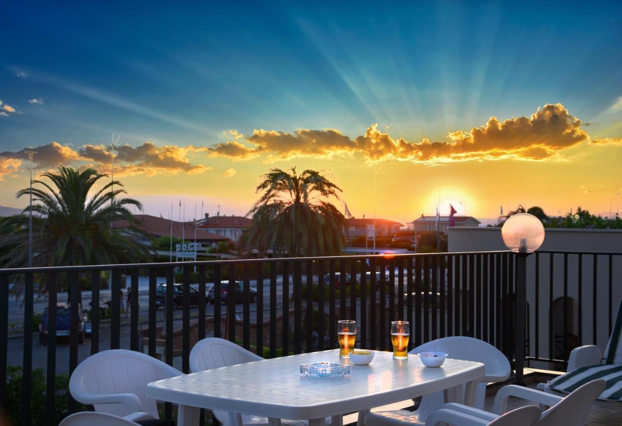 Hotel Paris Lido di Camaiore Eksteriør bilde