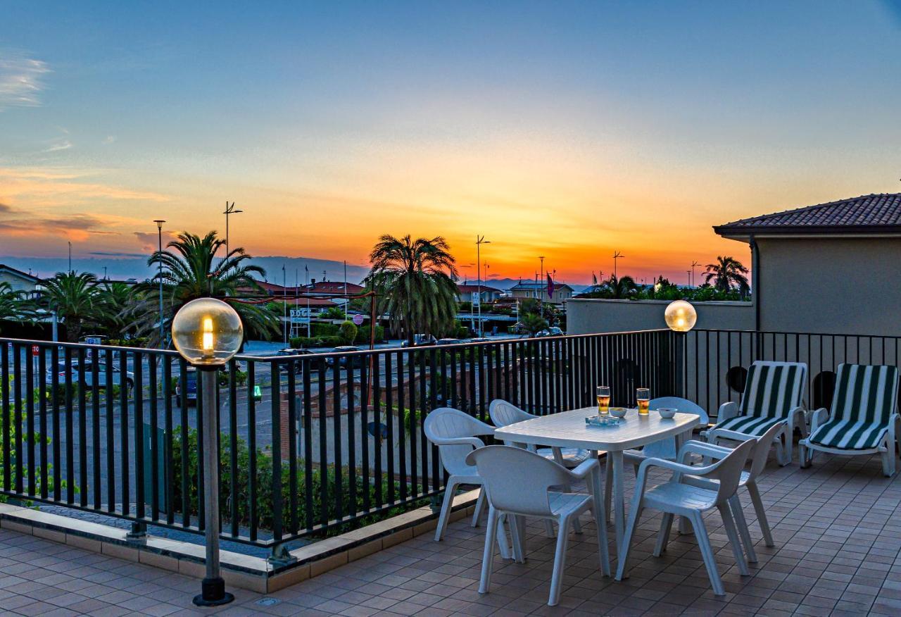 Hotel Paris Lido di Camaiore Eksteriør bilde