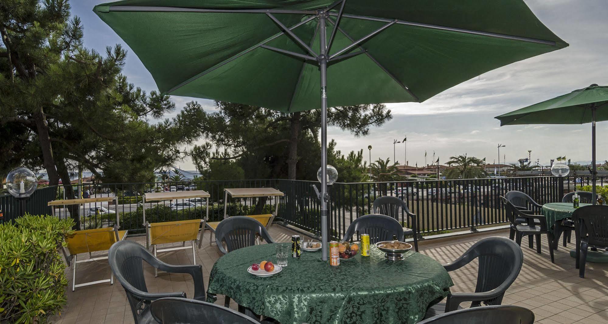 Hotel Paris Lido di Camaiore Eksteriør bilde